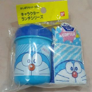 ショウガクカン(小学館)のドラえもん　抗菌　 ケース付おしぼりセット(弁当用品)