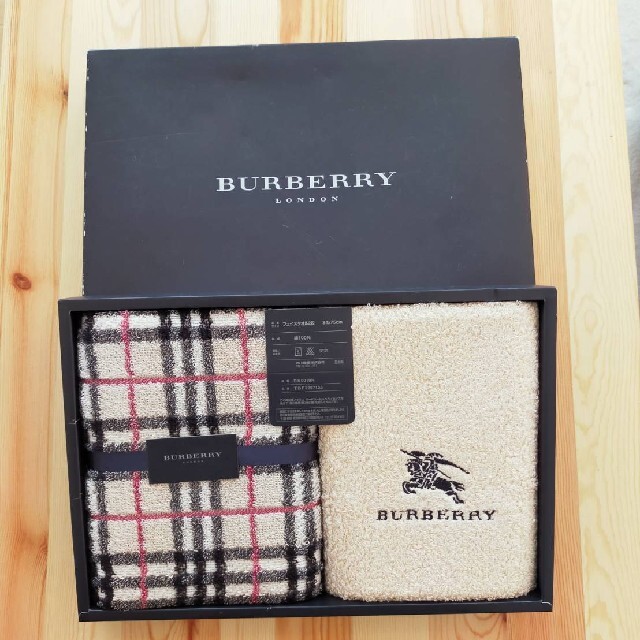 BURBERRY(バーバリー)の【新品未使用】BURBERRY　フェイスタオル2枚組　綿100% インテリア/住まい/日用品の日用品/生活雑貨/旅行(タオル/バス用品)の商品写真