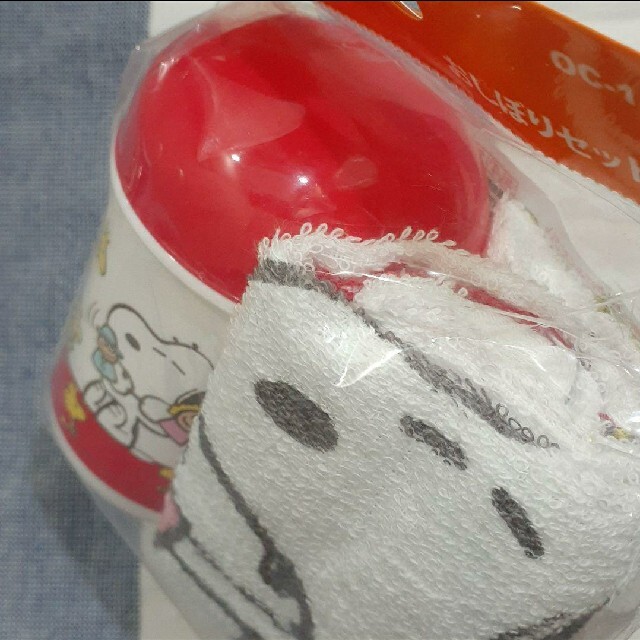 SNOOPY(スヌーピー)のスヌーピー　抗菌　 ケース付おしぼりセット インテリア/住まい/日用品のキッチン/食器(弁当用品)の商品写真