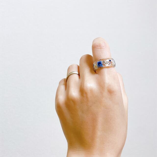 レジンリング　指輪　春リング　かすみ草　ブルー　大人可愛い　キラキラ　プチプラ　 レディースのアクセサリー(リング(指輪))の商品写真