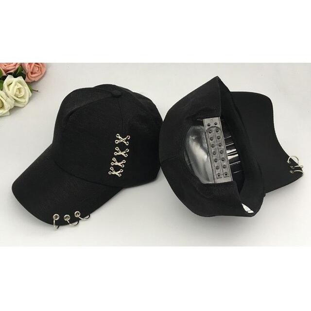 韓国CAP ブラック黒 メンズ 4連クロスオシャレ 3連リング付きユニセックス