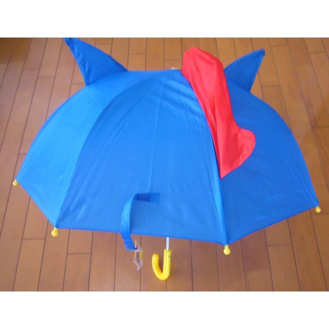 値下げ中●子供用耳付き傘・クレヨンしんちゃん・雨の日が楽しくなりそう・新品・未使 キッズ/ベビー/マタニティのこども用ファッション小物(傘)の商品写真