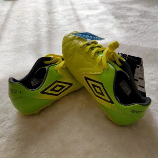 アンブロ(UMBRO)のumbro サッカースパイクシューズ ワイドモデル 22.5(シューズ)