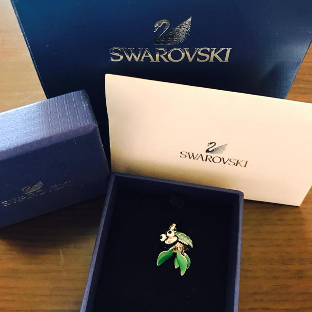 SWAROVSKI(スワロフスキー)のスワロフスキー タートル チャーム レディースのファッション小物(キーホルダー)の商品写真