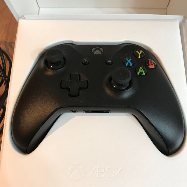 Xbox(エックスボックス)のxbox ワイヤレス コントローラー ブラック4n6-00003 エンタメ/ホビーのゲームソフト/ゲーム機本体(家庭用ゲームソフト)の商品写真