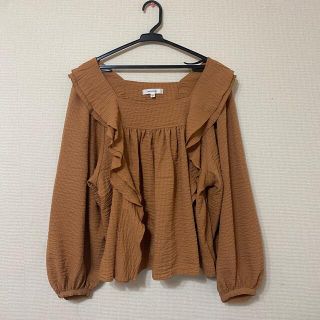 マウジー(moussy)のMOUSSY フリルトップス(シャツ/ブラウス(長袖/七分))