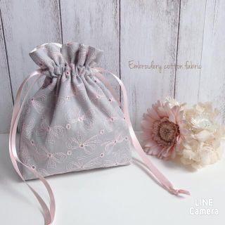 【大人の巾着ポーチ】リボン刺繍レース　グレー　マチ付き　15cm正方形ミニサイズ(ポーチ)