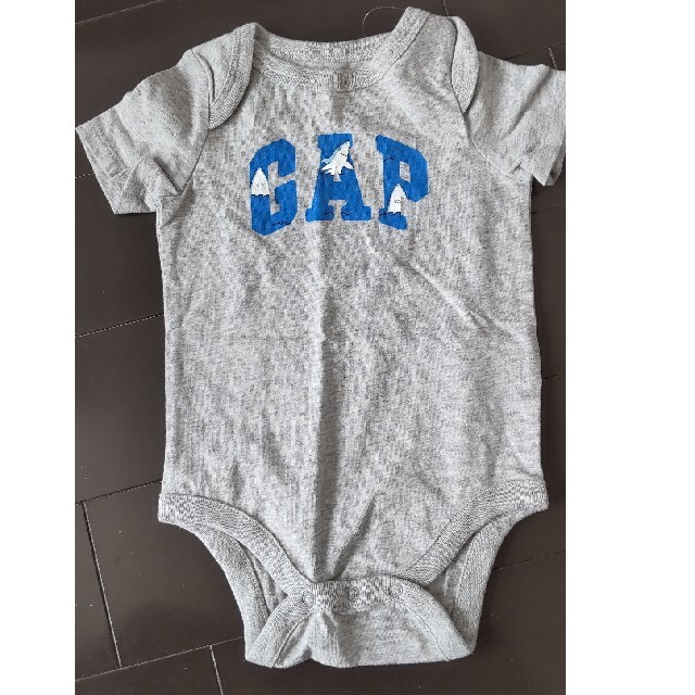 babyGAP(ベビーギャップ)の【a0513さん専用】GAP 60cm オーガニックボディシャツ キッズ/ベビー/マタニティのベビー服(~85cm)(肌着/下着)の商品写真