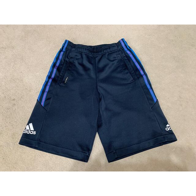 adidas(アディダス)のadidas ハーフパンツ 130cm キッズ/ベビー/マタニティのキッズ服男の子用(90cm~)(パンツ/スパッツ)の商品写真