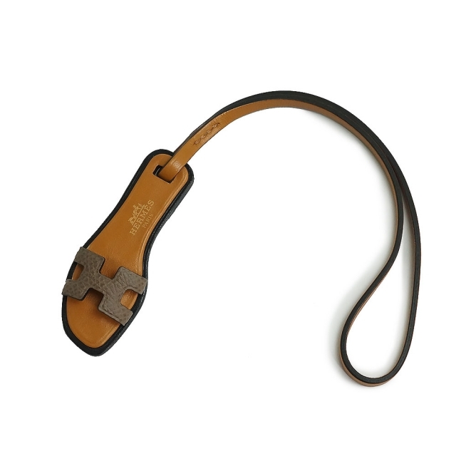 お手軽価格で贈りやすい Hermes - エルメス ヴォーエプソン オラン ナノ チャーム エトゥープ(新品・未使用品) チャーム お手軽価格で贈りやすい Hermes - エルメス ヴォーエプソン オラン ナノ チャーム エトゥープ(新品・未使用品) チャーム