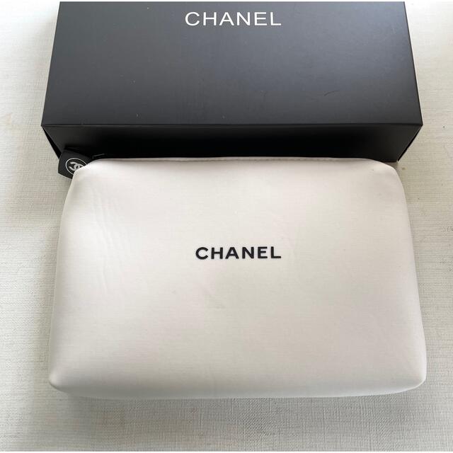 CHANEL(シャネル)の新品　CHANEL ノベルティ　ポーチ エンタメ/ホビーのコレクション(ノベルティグッズ)の商品写真