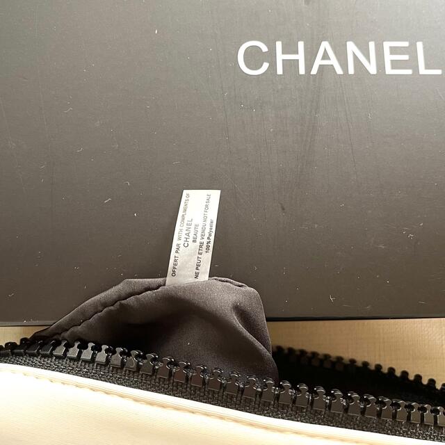 CHANEL(シャネル)の新品　CHANEL ノベルティ　ポーチ エンタメ/ホビーのコレクション(ノベルティグッズ)の商品写真