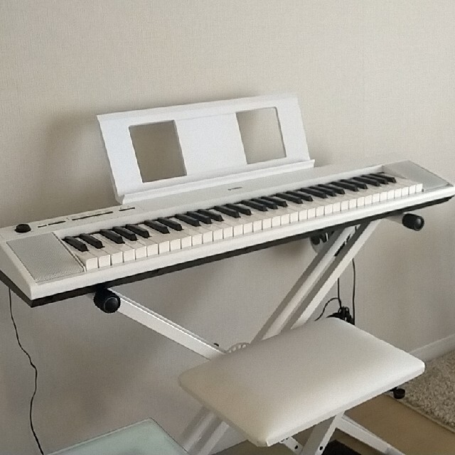 電子ピアノ、スタンド、椅子、イヤホン付のサムネイル