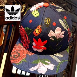 アディダス(adidas)のアディダス リタオラ 薔薇柄 キャップ 帽子 花柄 虫 バラ ジャージ パーカー(キャップ)