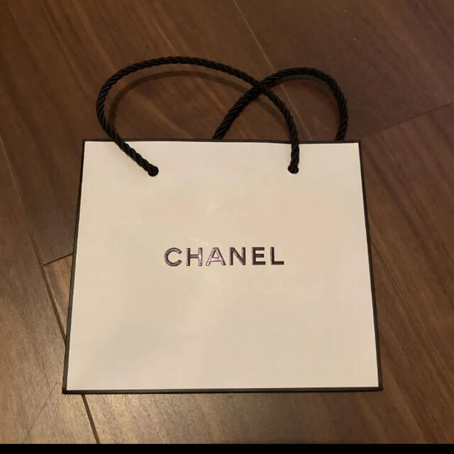 CHANEL(シャネル)のCHANEL ショップ袋 シャネル　紙袋　ブランド紙袋 レディースのバッグ(ショップ袋)の商品写真