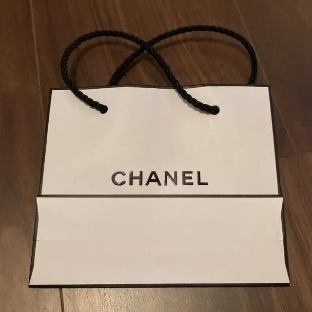 CHANEL(シャネル)のCHANEL ショップ袋 シャネル　紙袋　ブランド紙袋 レディースのバッグ(ショップ袋)の商品写真