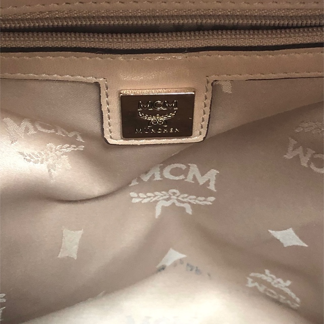 MCM(エムシーエム)のエムシーエム MCM リュック バックパックスタッズ レディースのバッグ(リュック/バックパック)の商品写真