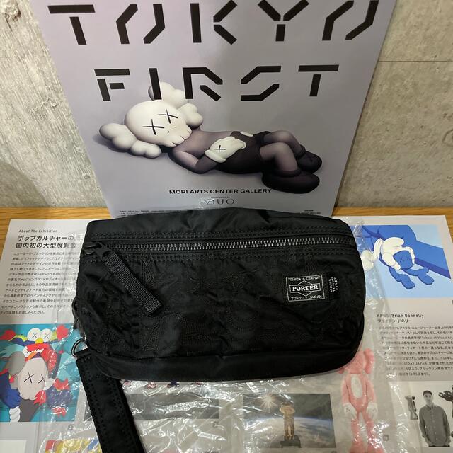 吉田カバン - kaws x porter ポーチの通販 by cozy''｜ヨシダカバン