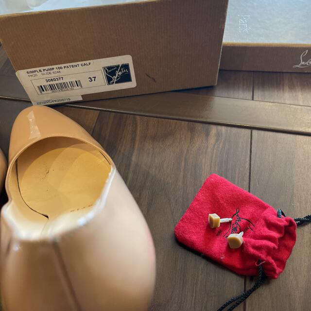 Christian Louboutin(クリスチャンルブタン)のパンプス　クリスチャンルブタン　パテント　カーフ　37 エナメル レディースの靴/シューズ(ハイヒール/パンプス)の商品写真
