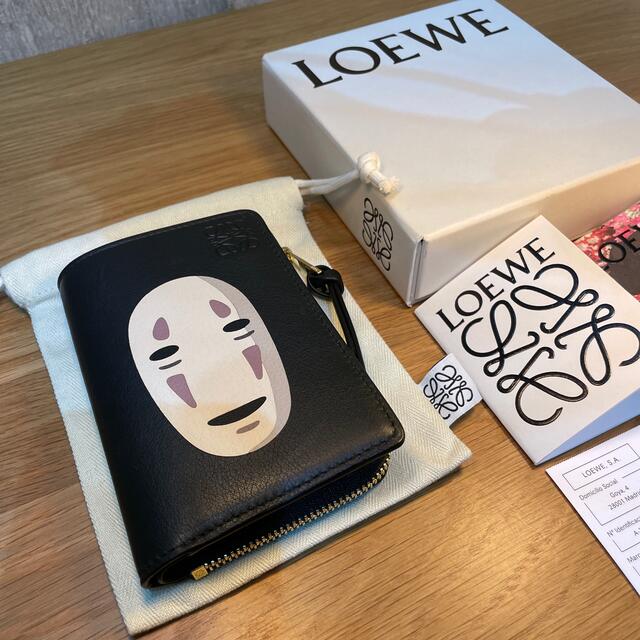 LOEWE(ロエベ)の LOEWEロエベ　千と千尋の神隠し カオナシ スリムジップ ウォレット レディースのファッション小物(財布)の商品写真