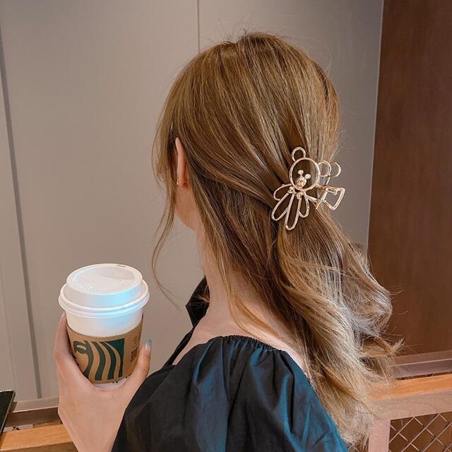 【新品未使用】くまちゃん バンズクリップ　ゴールド くまさんヘアクリップ　人気 レディースのヘアアクセサリー(バレッタ/ヘアクリップ)の商品写真