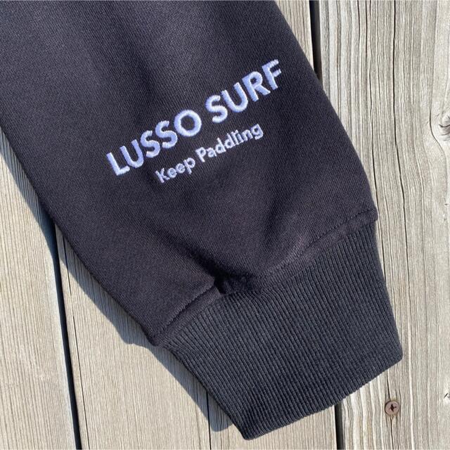 STUSSY(ステューシー)のアメカジコーデ☆LUSSO SURF ビッグロゴパーカー　Mサイズ☆RVCA メンズのトップス(パーカー)の商品写真