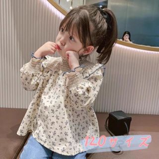 キッズシャツ　花柄トップス　バルーン袖　シャーリング　女の子服120(Tシャツ/カットソー)