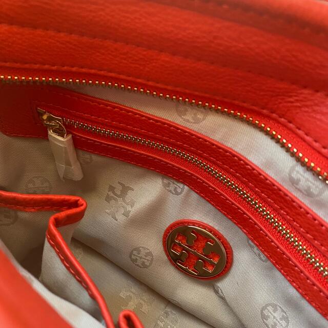 Tory Burch(トリーバーチ)の美品！トリーバーチ アマンダ ハンドバッグ ショルダーバッグ ロゴ 赤 レッド レディースのバッグ(ハンドバッグ)の商品写真