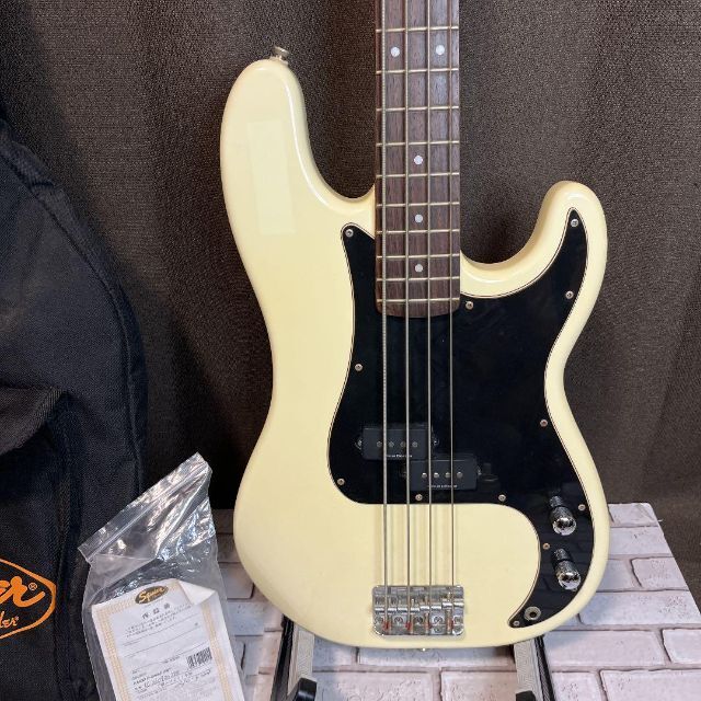 <2247> Squier standard precision bass 白 1