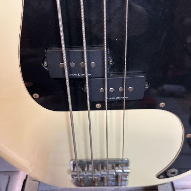 <2247> Squier standard precision bass 白 2