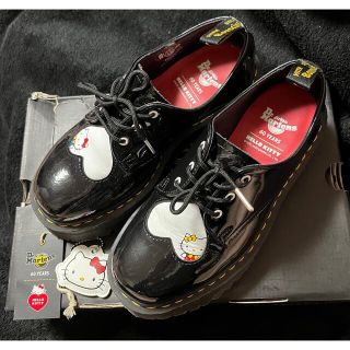 ドクターマーチン(Dr.Martens)のドクターマーチン　ハローキティ　厚底　ローファー　24センチ(ローファー/革靴)