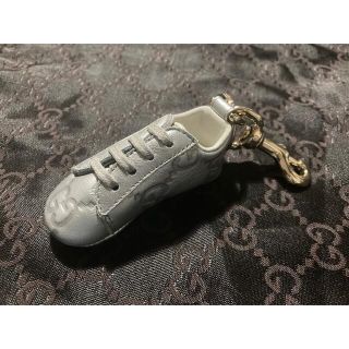 グッチ(Gucci)のGUCCI グッチ GG柄 スニーカーモチーフ チャーム キーホルダー シルバー(キーホルダー)