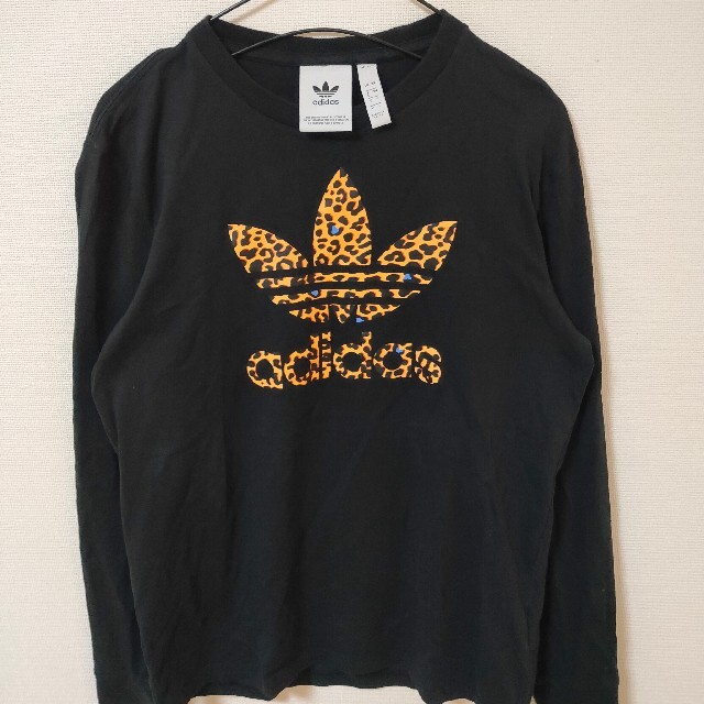 adidas(アディダス)のadidas 黒 Tシャツ 長袖 レオパード柄 トレフォイル 男性S カットソー メンズのトップス(Tシャツ/カットソー(七分/長袖))の商品写真