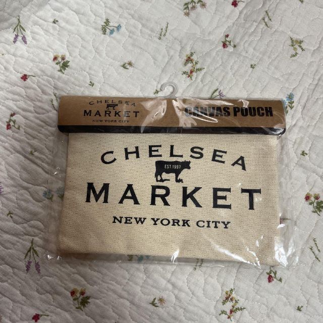 chelsea(チェルシー)の【新品】CHELSEA MARKET⭐︎キャンバスポーチ（白） レディースのバッグ(その他)の商品写真