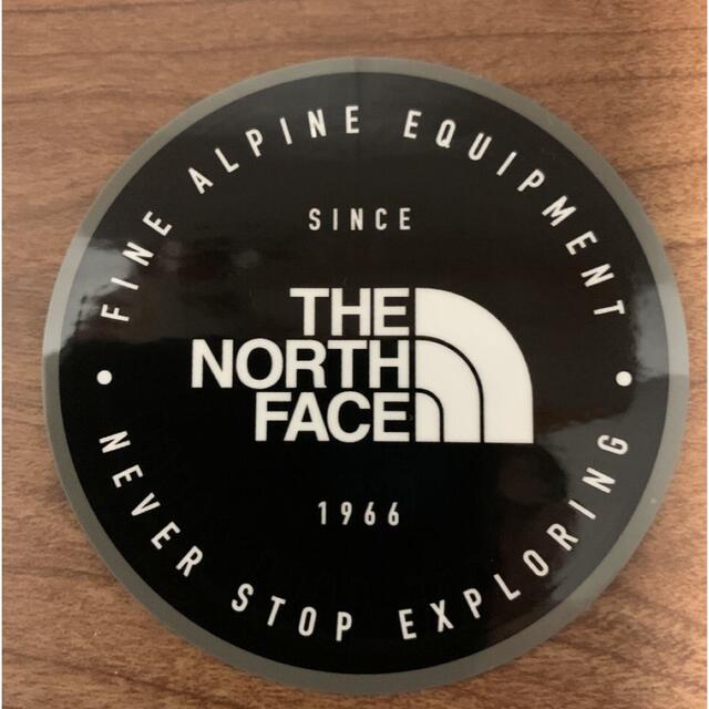 THE NORTH FACE(ザノースフェイス)の新品未使用ノースフェイス公式サークル型ステッカー スポーツ/アウトドアのアウトドア(登山用品)の商品写真