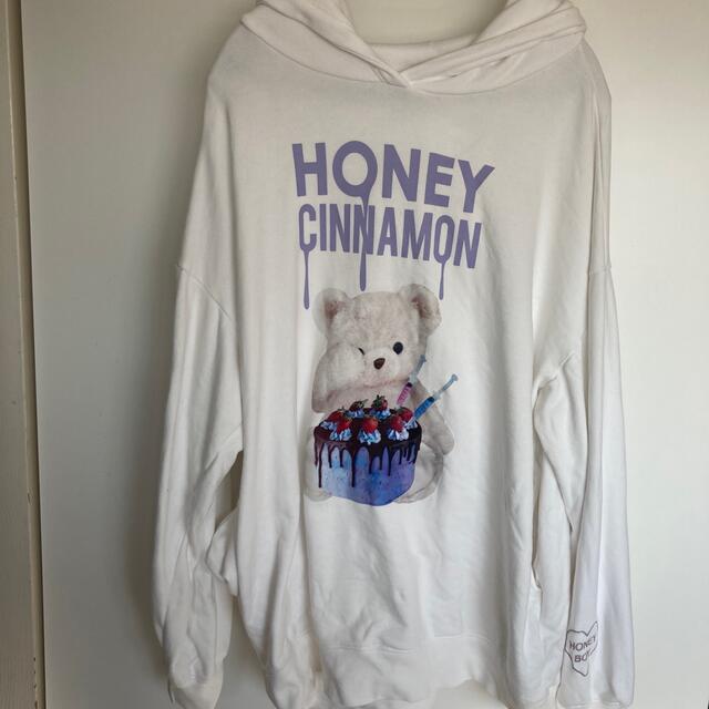 Honey Cinnamon(ハニーシナモン)のHONEY CINNAMON くま　パーカー　ケーキ　ホワイト　注射 レディースのトップス(パーカー)の商品写真