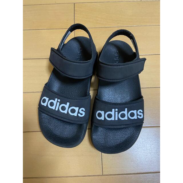 adidas(アディダス)のadidas キッズサンダル キッズ/ベビー/マタニティのキッズ靴/シューズ(15cm~)(サンダル)の商品写真