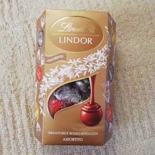 リンツ(Lindt)のリンツリンドールチョコレート　アソート　200g(菓子/デザート)