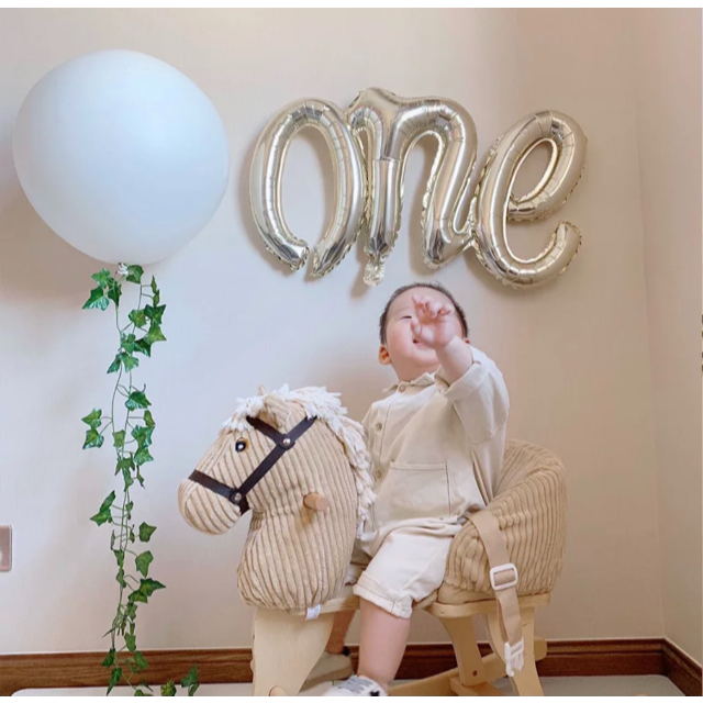 誕生日 'one'バルーン (シルバー) 一歳誕生日 ナチュラル キッズ/ベビー/マタニティのメモリアル/セレモニー用品(アルバム)の商品写真