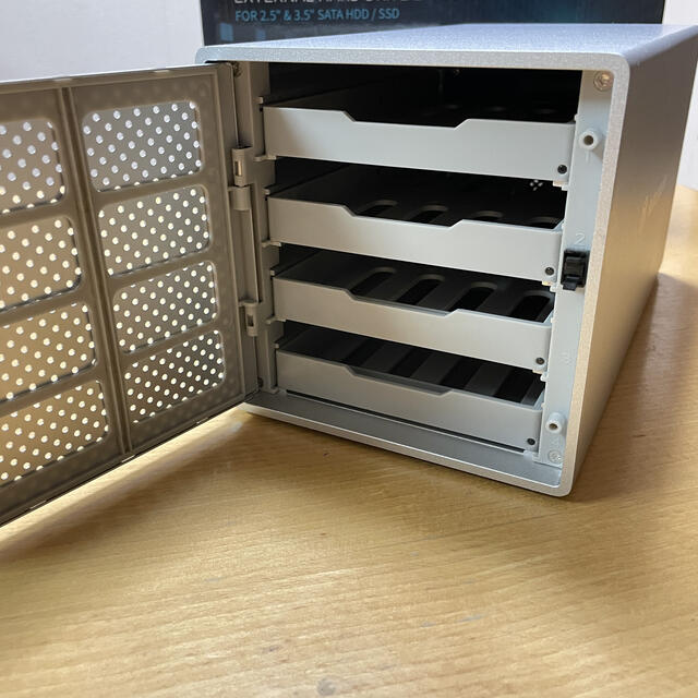 4-Bay External Hard Drive Enclosure 2