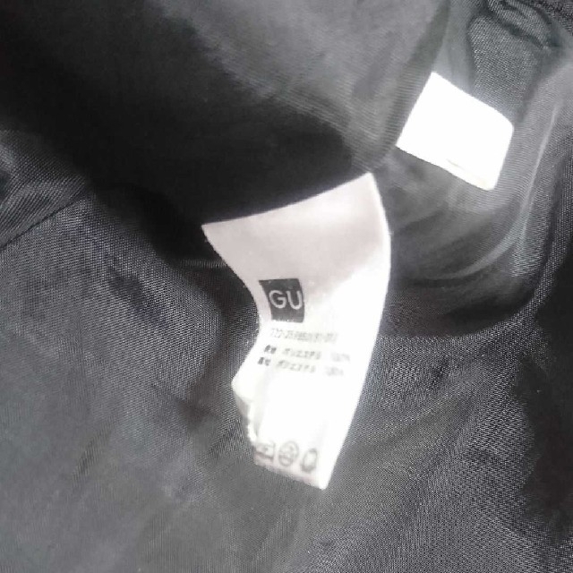 GU(ジーユー)の【GU】ジーユー　黒　ブラック　Aラインフレアスカート レディースのスカート(ひざ丈スカート)の商品写真