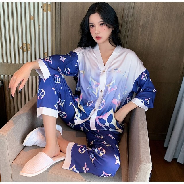 かわいい　サテン　シルク　パジャマ　Satin Silk Pajama レディースのルームウェア/パジャマ(パジャマ)の商品写真