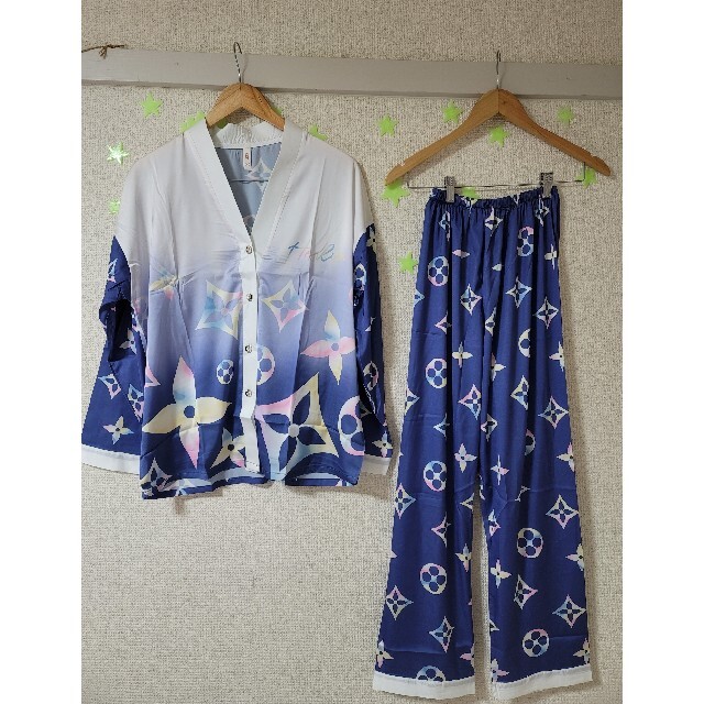 かわいい　サテン　シルク　パジャマ　Satin Silk Pajama レディースのルームウェア/パジャマ(パジャマ)の商品写真