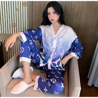 かわいい　サテン　シルク　パジャマ　Satin Silk Pajama(パジャマ)