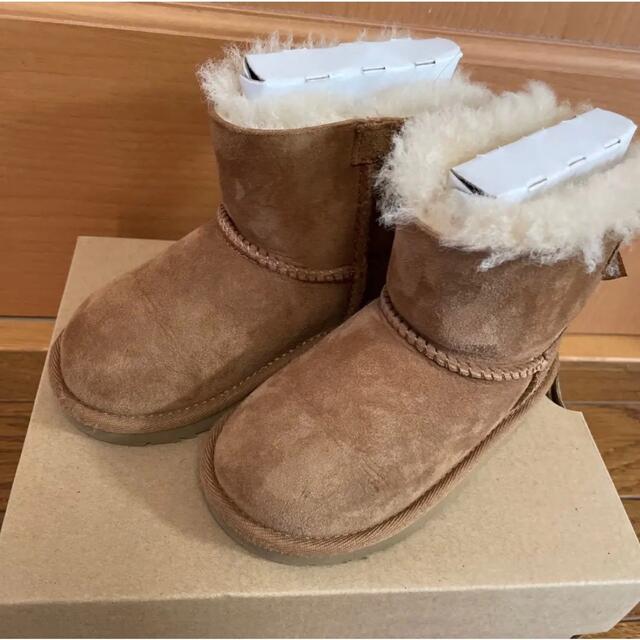 UGG(アグ)のUGG キッズ/ベビー/マタニティのキッズ靴/シューズ(15cm~)(ブーツ)の商品写真