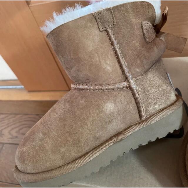 UGG(アグ)のUGG キッズ/ベビー/マタニティのキッズ靴/シューズ(15cm~)(ブーツ)の商品写真