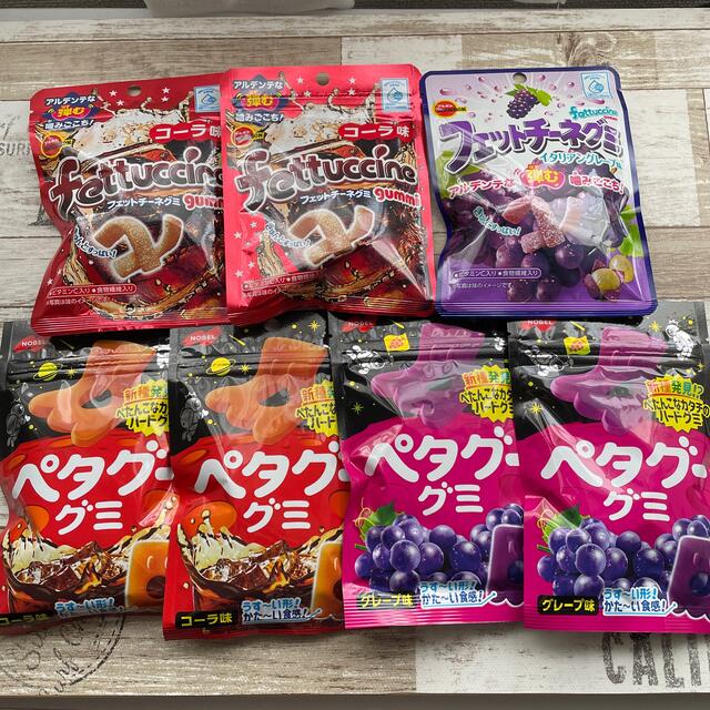 ペタグーグミ&フェットチーネグミ　コーラ&グレープ味グミ詰合せ 食品/飲料/酒の食品(菓子/デザート)の商品写真