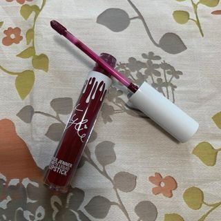 カイリーコスメティックス(Kylie Cosmetics)のKylieCosmetics マットリキッド HOLLYBERRY(口紅)