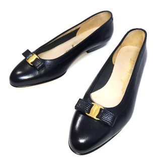 サルヴァトーレフェラガモ(Salvatore Ferragamo)の【Salvatore Ferragamo　レザー　パンプス】フェラガモ　靴(ハイヒール/パンプス)