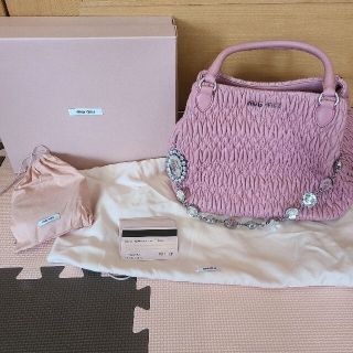 ミュウミュウ(miumiu)のmiumiu ナッパクリスタルハンドバッグ(ハンドバッグ)